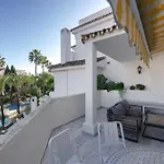 1104 First Line Golden Pool Apartmán Marbella