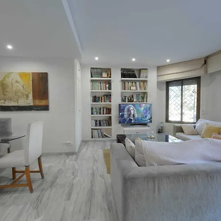 1104 First Line Golden Pool * Marbella