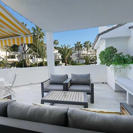 1104 First Line Golden Pool Marbella