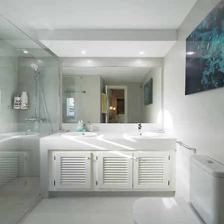 1104 First Line Golden Pool Lägenhet Marbella