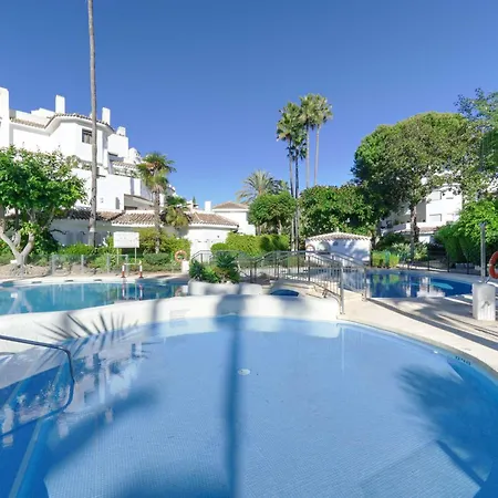 Apartment 1104 First Line Beach Golden Beach Pool *
