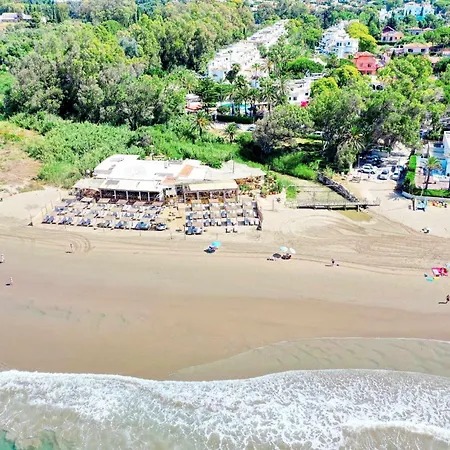 1104 First Line Golden Pool Apartament *