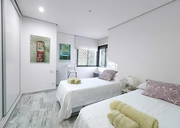 1104 First Line Golden Pool Apartment *