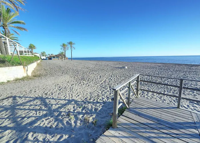 1104 First Line Golden Pool Marbella