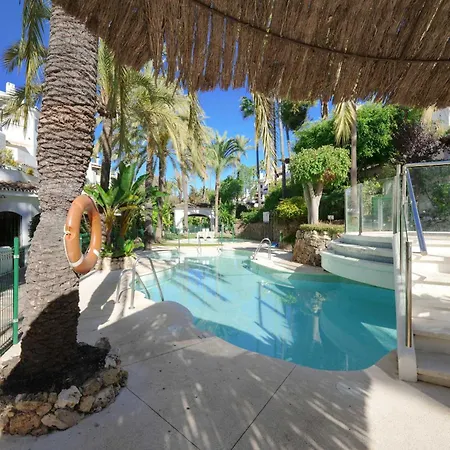 1104 First Line Golden Pool * Marbellac