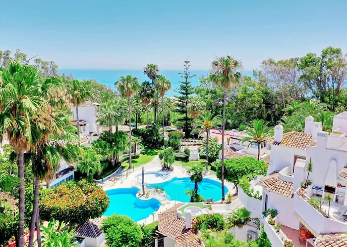 1104 First Line Golden Pool Appartement *